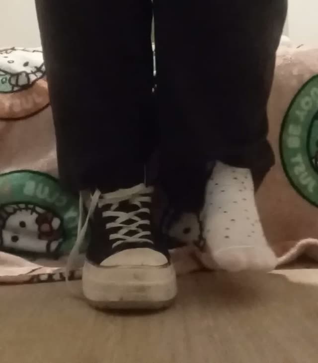 Foto do comprador usando o tênis